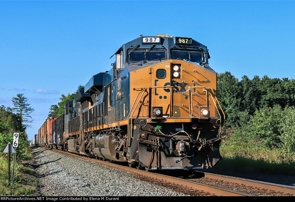 CSX 987 on M-409